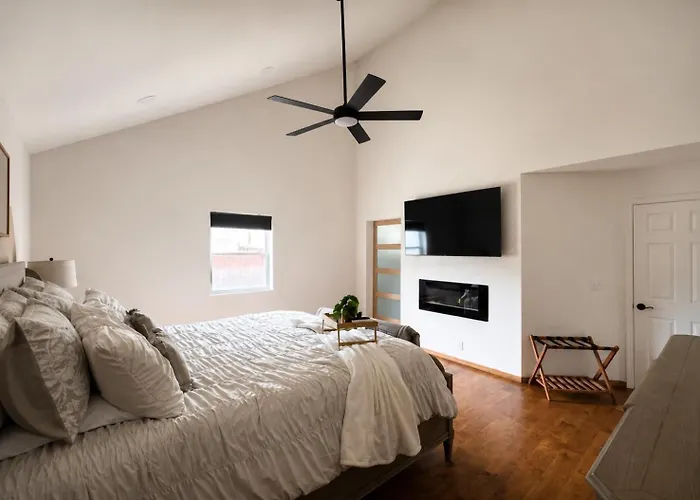 Casa Blanca Luxury With Fireplace, Disc Golf, 5 Beds Сasa de vacaciones